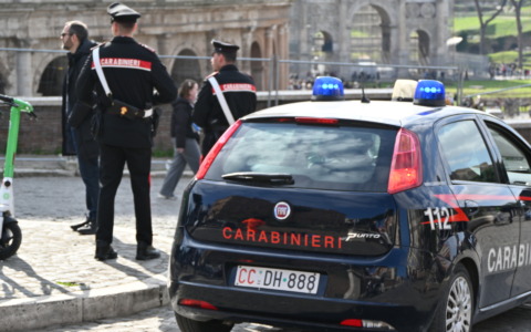 Un 16enne minaccia e rapina minorenni: avviso orale del Questore