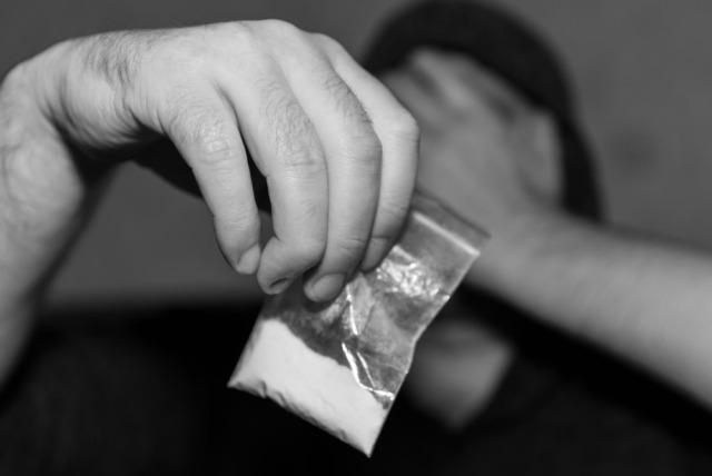 Avviso orale a un 19enne trovato con 69 grammi di hashish