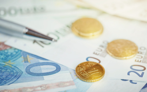 Aumenti stipendiali per dipendenti comunali: preoccupazioni per i fondi