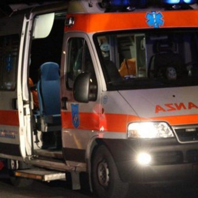 Grave incidente in bicicletta per un’18enne: ricoverata in ospedale