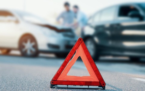 Grave incidente stradale, una ragazza di 25 anni in condizioni critiche