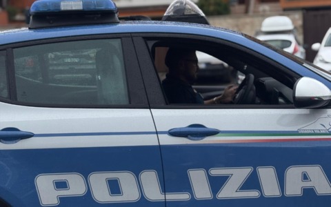 Droga e bilancino al parco, denunciato un 19enne
