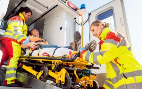Alpinista ferito da una scarica di pietre sul Pizzo Badile